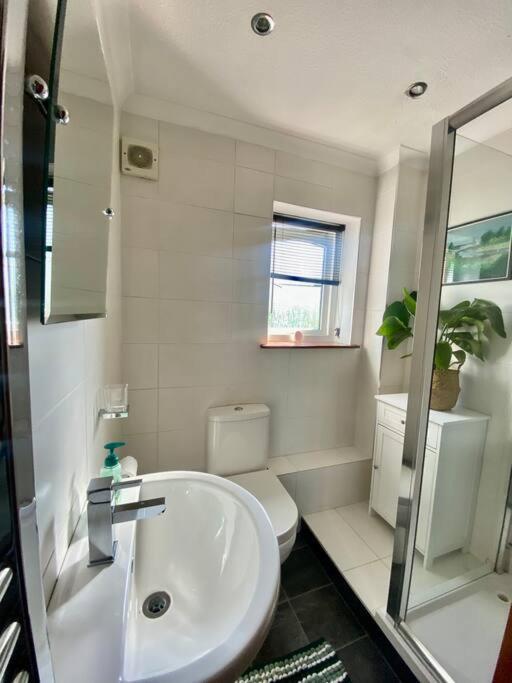 Apartment With Parking, Close To The Raigmore Hospital Inverness Esterno foto
