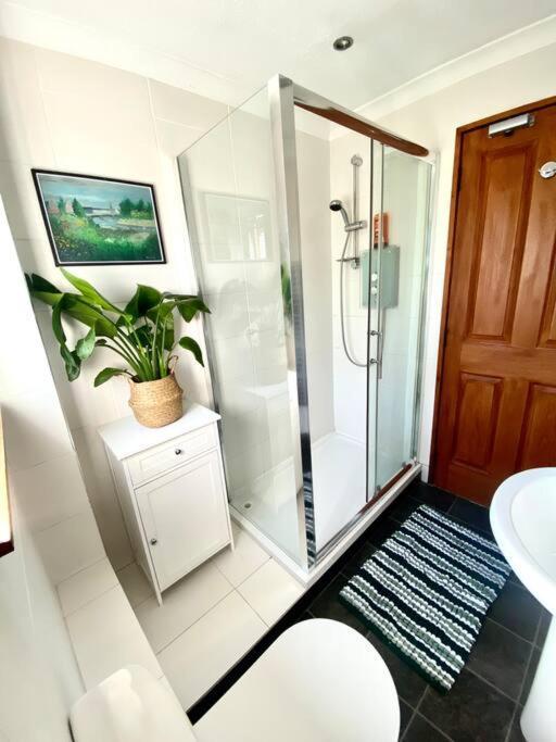 Apartment With Parking, Close To The Raigmore Hospital Inverness Esterno foto