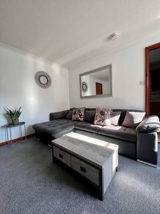 Apartment With Parking, Close To The Raigmore Hospital Inverness Esterno foto